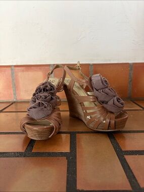Vintage Seychelles Taupe Rose-Appliqué Wedge Sandals